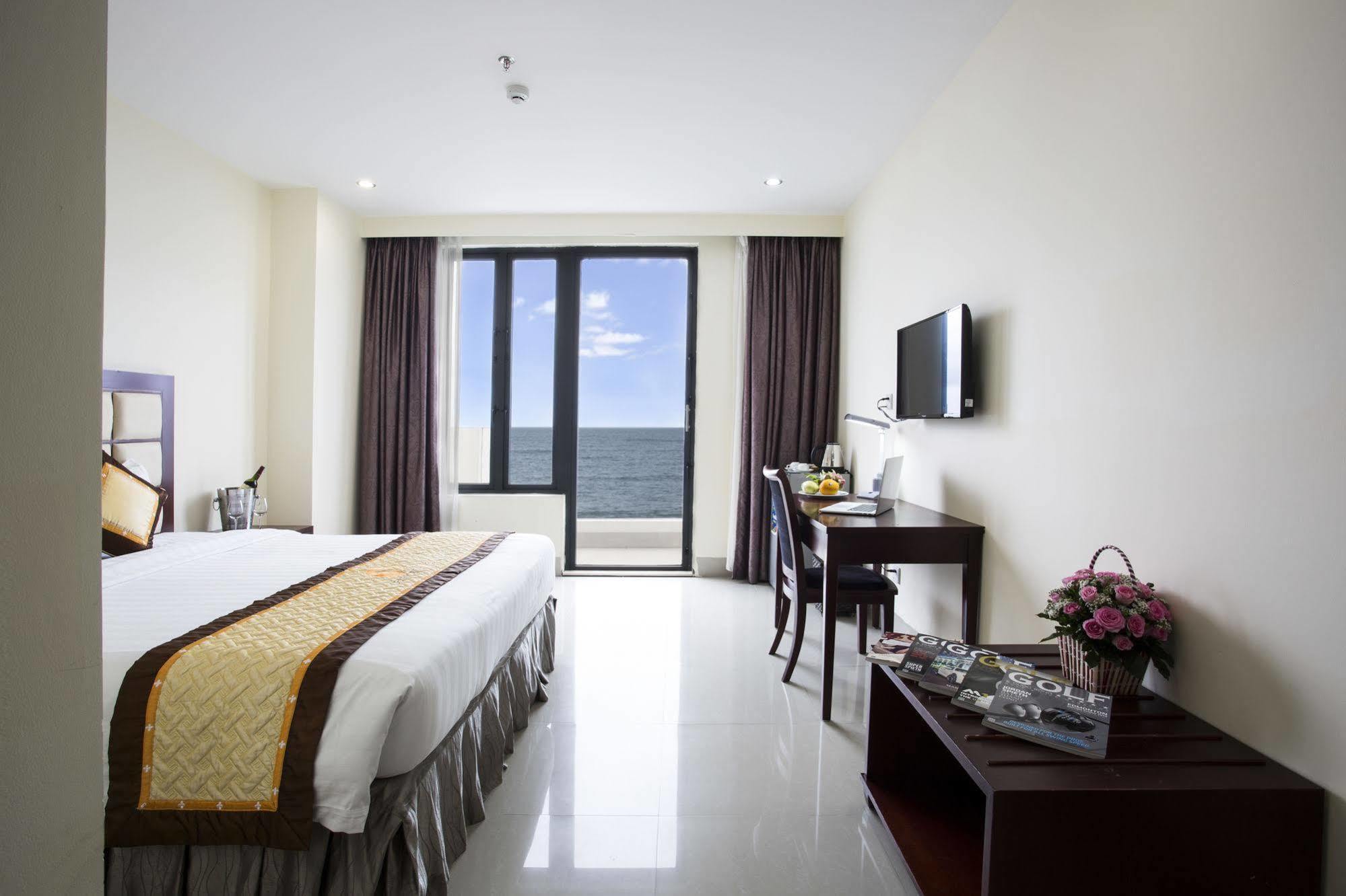 Sea Front Hotel Da Nang Exterior photo