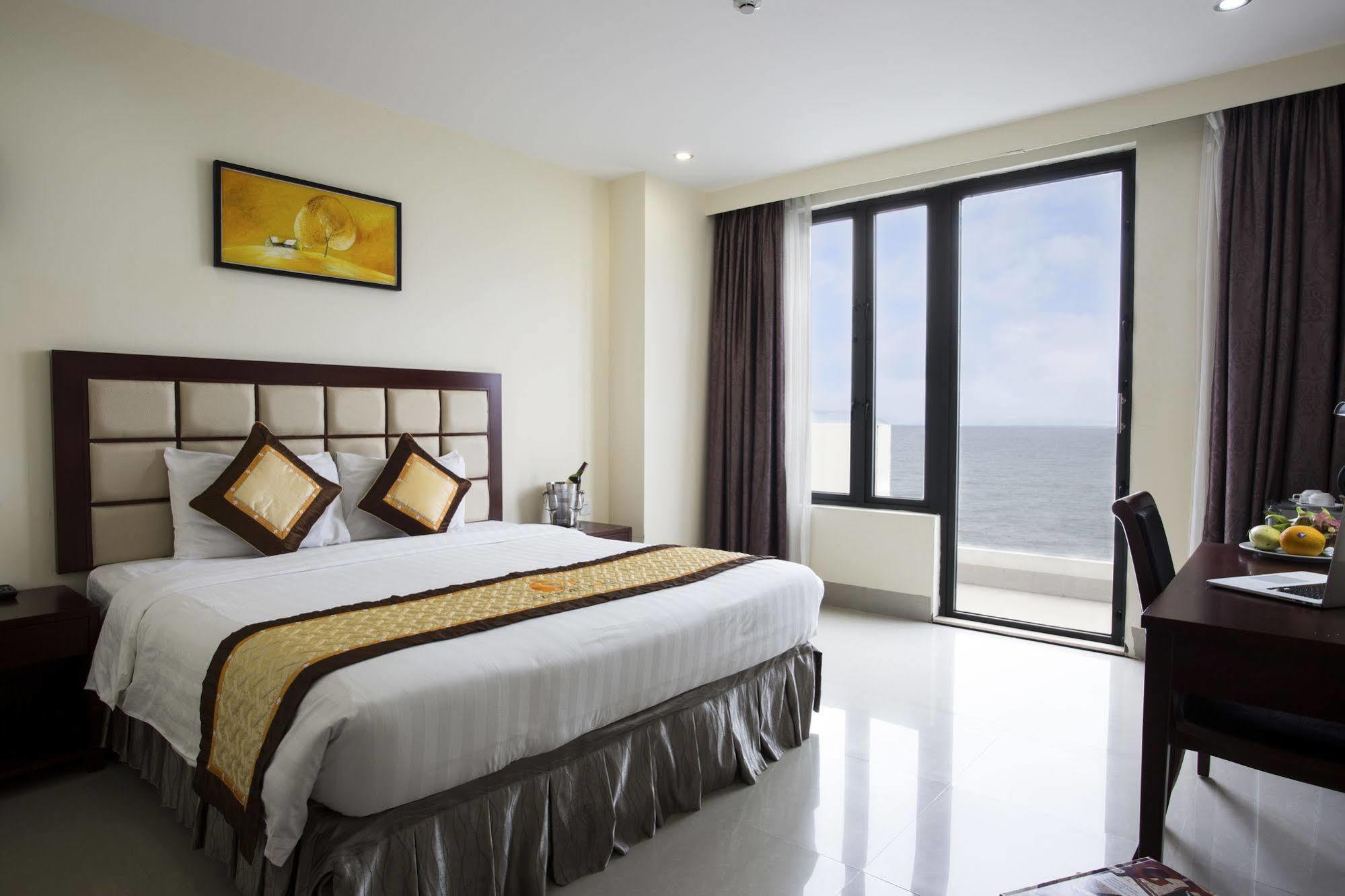 Sea Front Hotel Da Nang Exterior photo